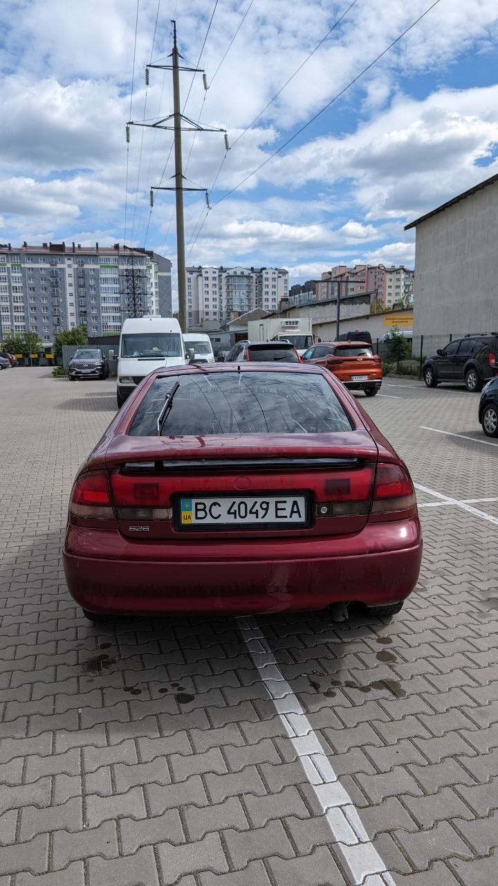 Продам авто Mazda 626 2.0 1993року