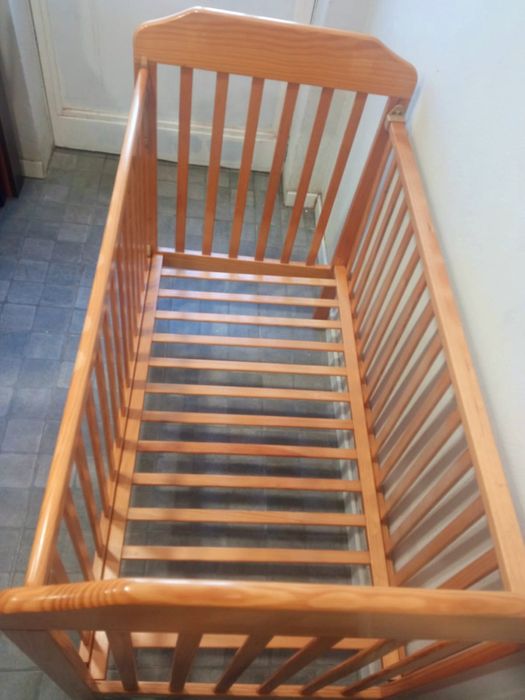 Berço de Madeira Natural - Seguro e em Excelente Estado