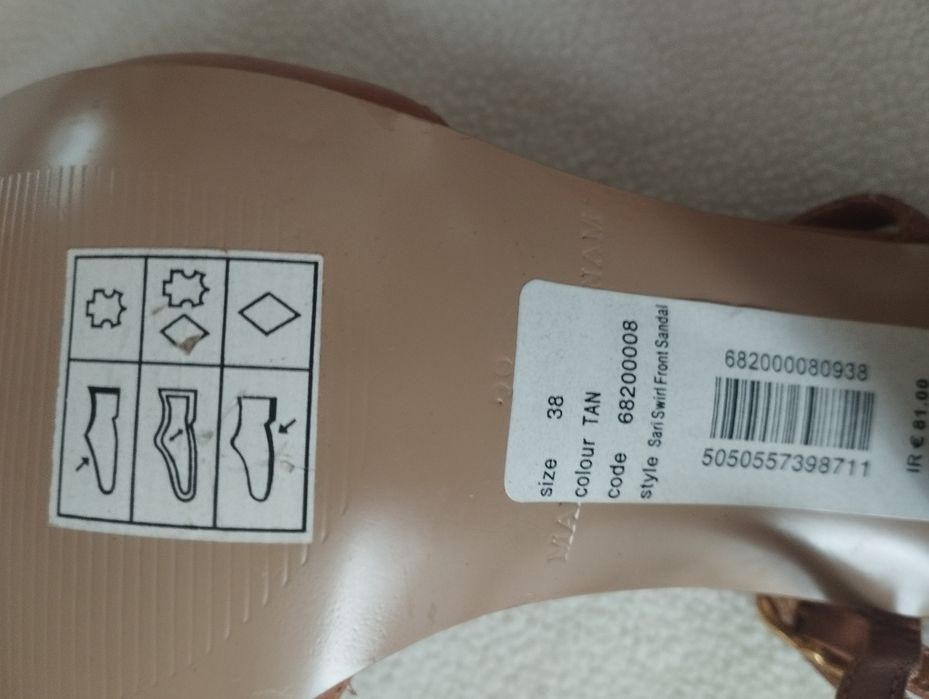 Босоніжки жіночі шкіряні фірми Oasis,нові,світло -коричневий колір