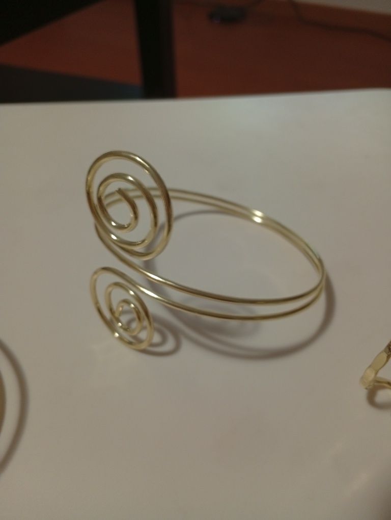 4 pulseiras/braçadeiras ajustáveis douradas de Bijuteria