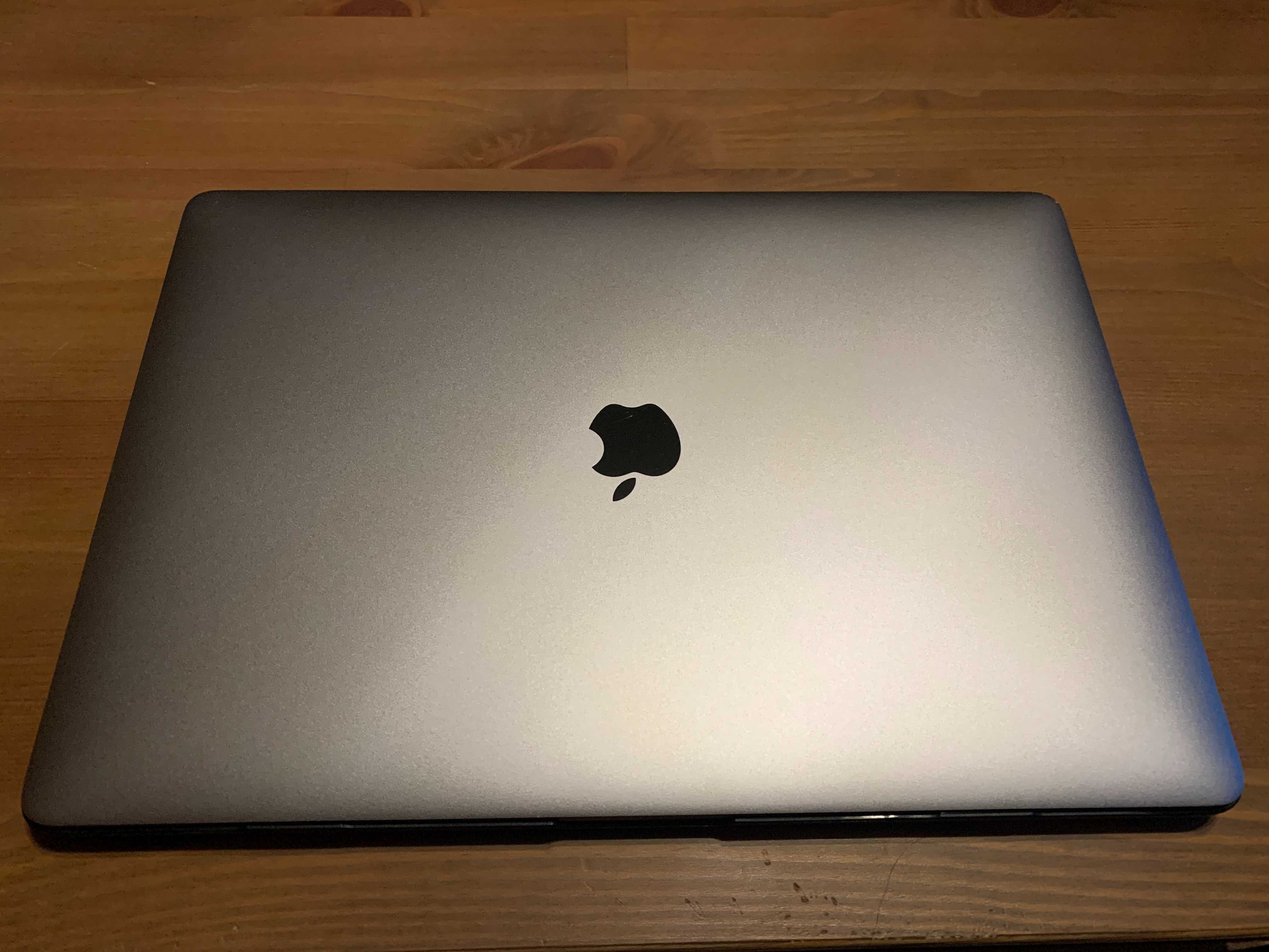 Laptop Apple Macbook A1707 I7 / 16 RAM / Dysk512/ Grafika Radeon 560