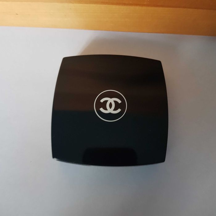 Chanel puder rozświetlający