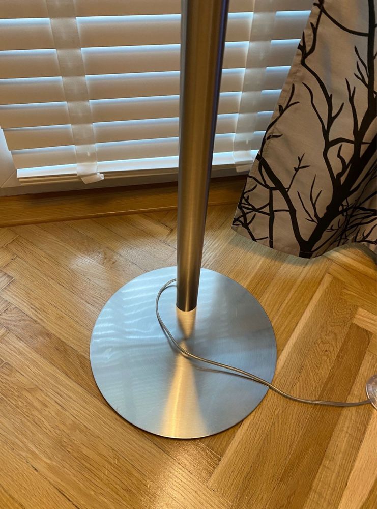Lampa wolnostojaca LED