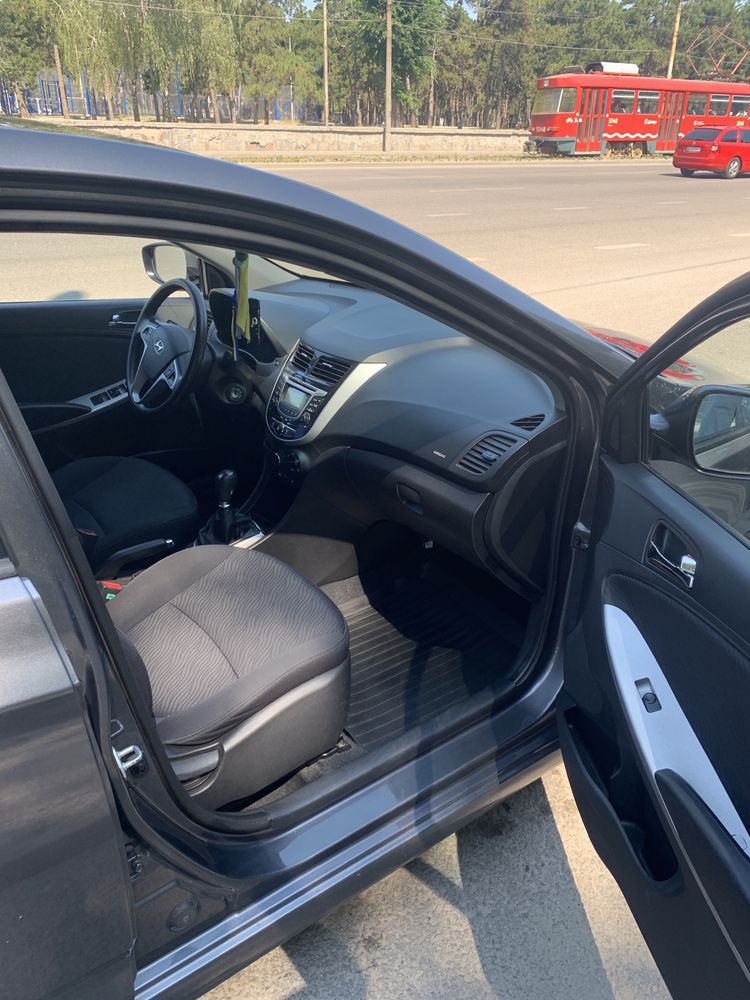 Hyundai Accent машина автомобіль
