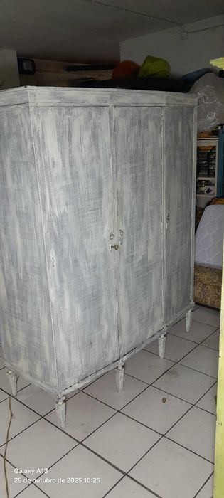 Roupeiro de 3 portas nº 1