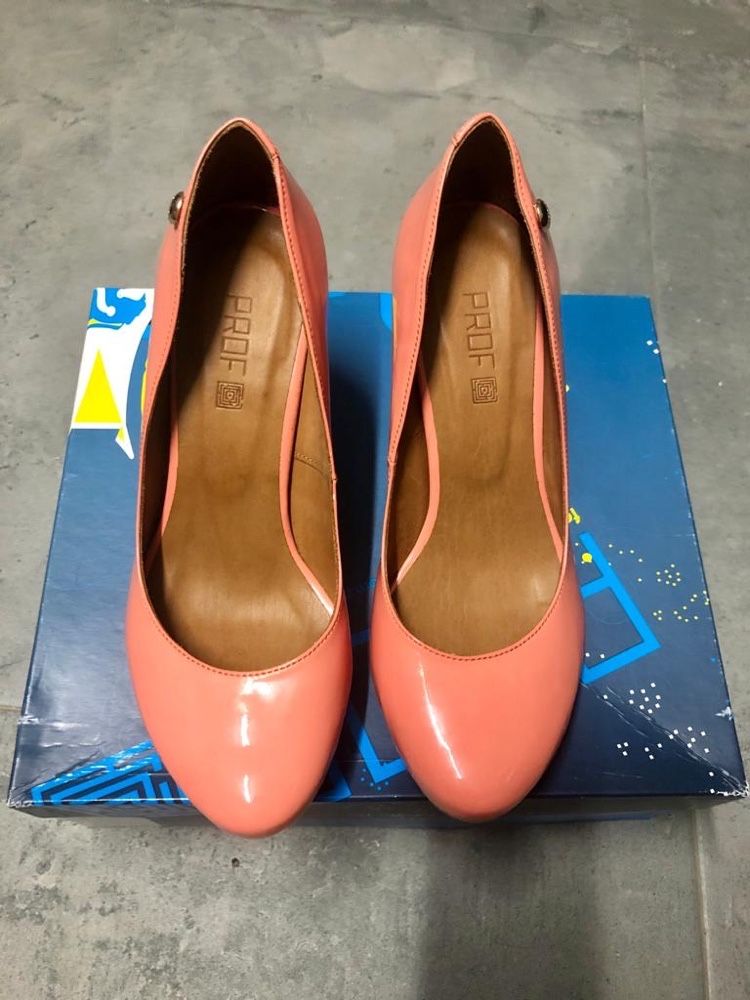 Sapatos PROF como novos