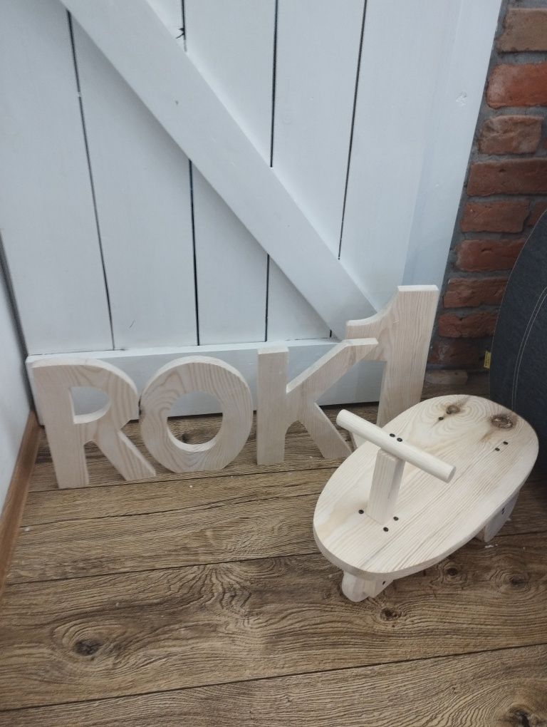 Rowerek z drewna do sesji