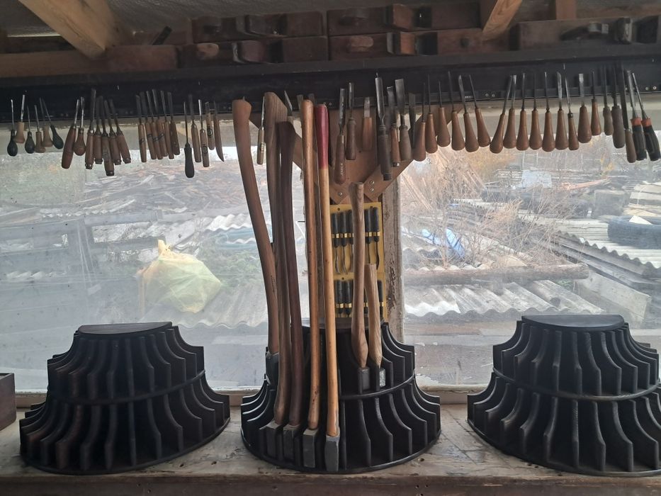 Stojak na siekiery , toporki