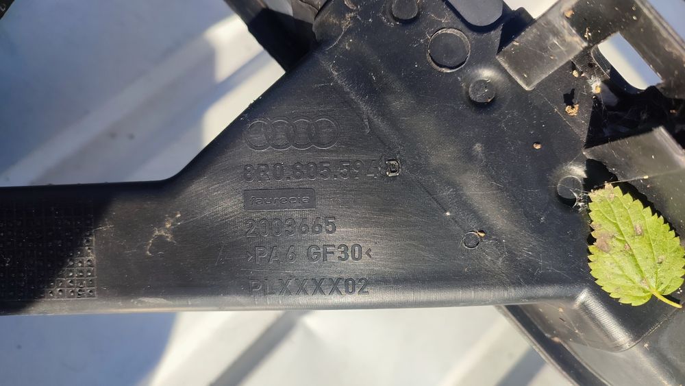 Передня панель / Телевізор Audi Q5 (8R)