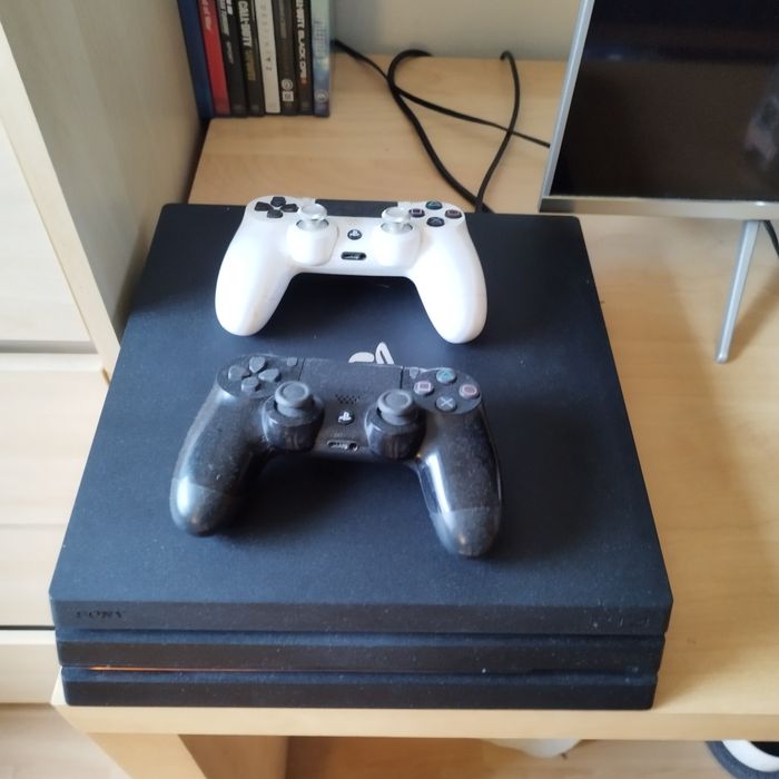 Sprzedam PS4 pro 1tb