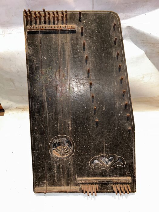 Stary Instrument MUZYCZNY