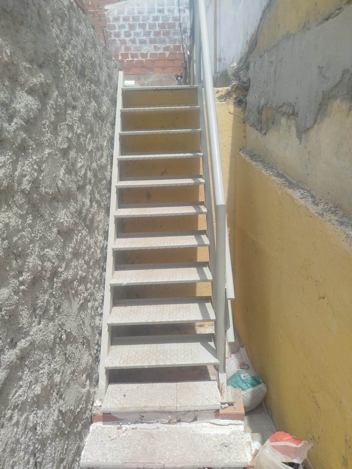 Vendo escadas, usadas