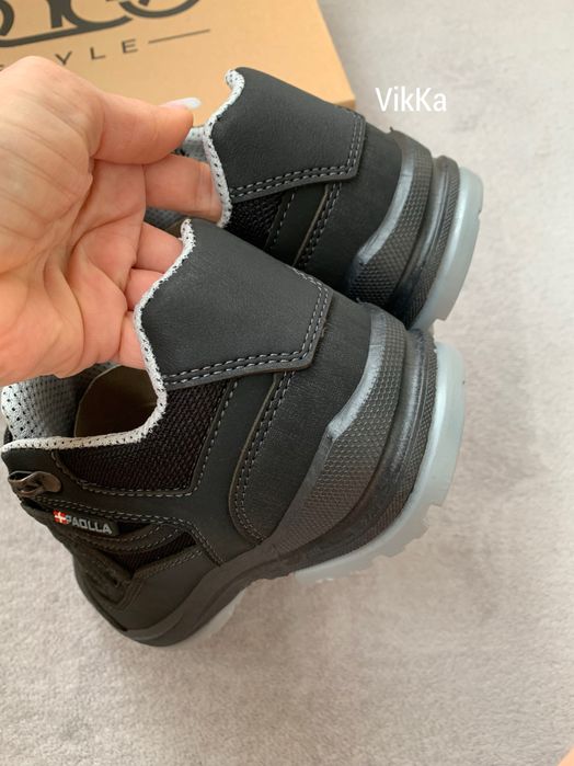 Чоловічі чорні кросівки