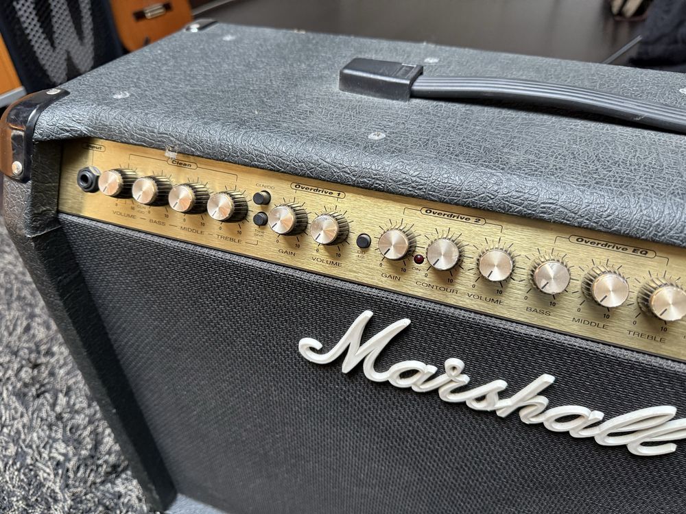 Amplificador Marshall Valvestate VS265 com pedal