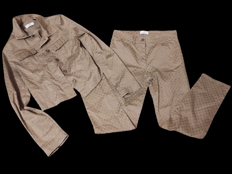 Костюм гарний стан