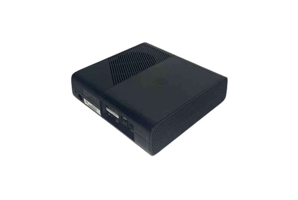 Konsola Microsoft Xbox 360 E 30GB z padem, zasilaczem i 6 grami