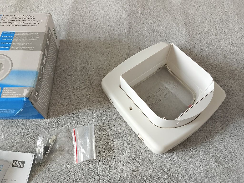 Drzwiczki wahadłowe PetSafe 25,8 x 24,3 cm biały dla kota psa wejście