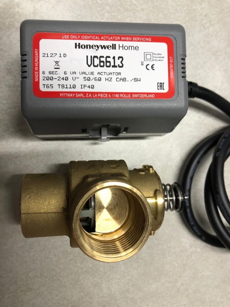 Zawór trójdrożny z siłownikiem Honeywell VC6613