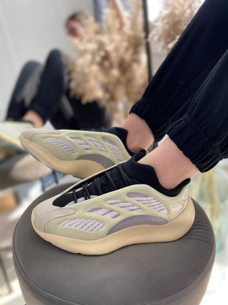 Кросівки Adidas Yeezy Boost 700 V3 Azael (36)