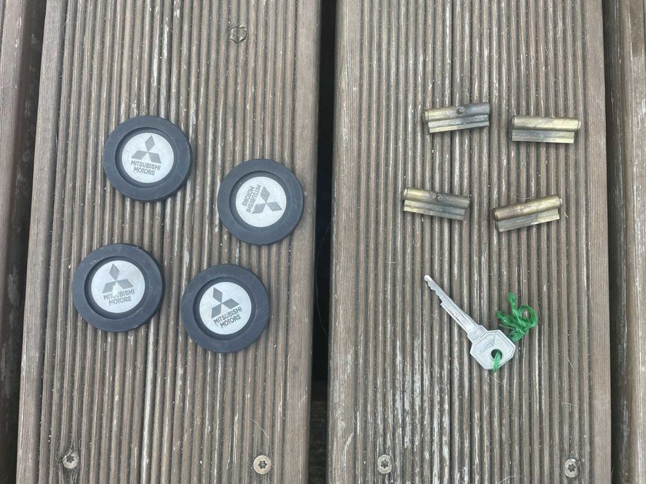 Oryginalne belki dachowe Mitsubishi Galant sedan rocznik 1996 do 2006