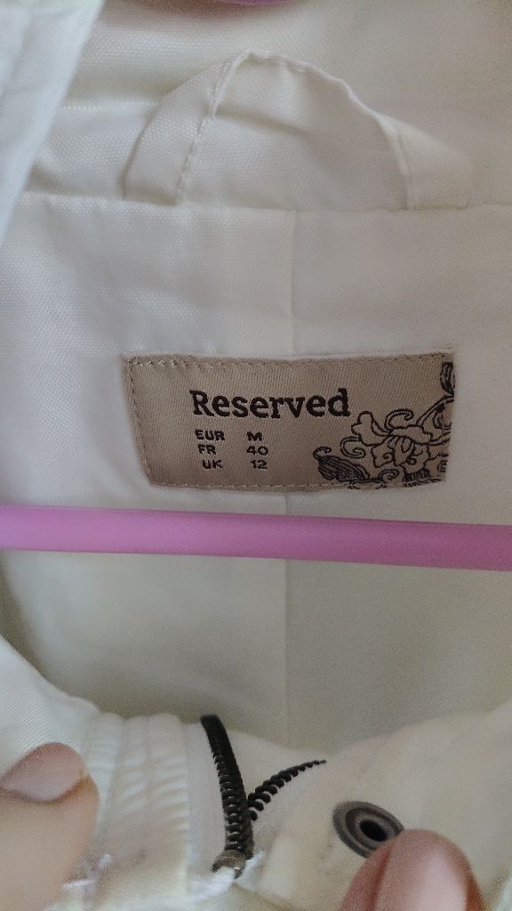 Biała kurtka Reserved