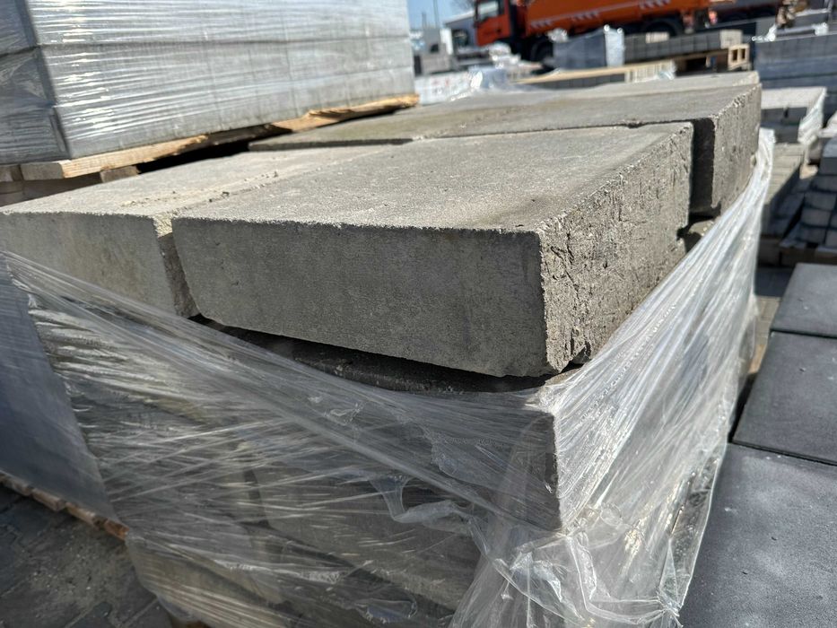 Materiały betonowe z rozbiórki – kostka, krawężniki, pokrywy, obrzeża,