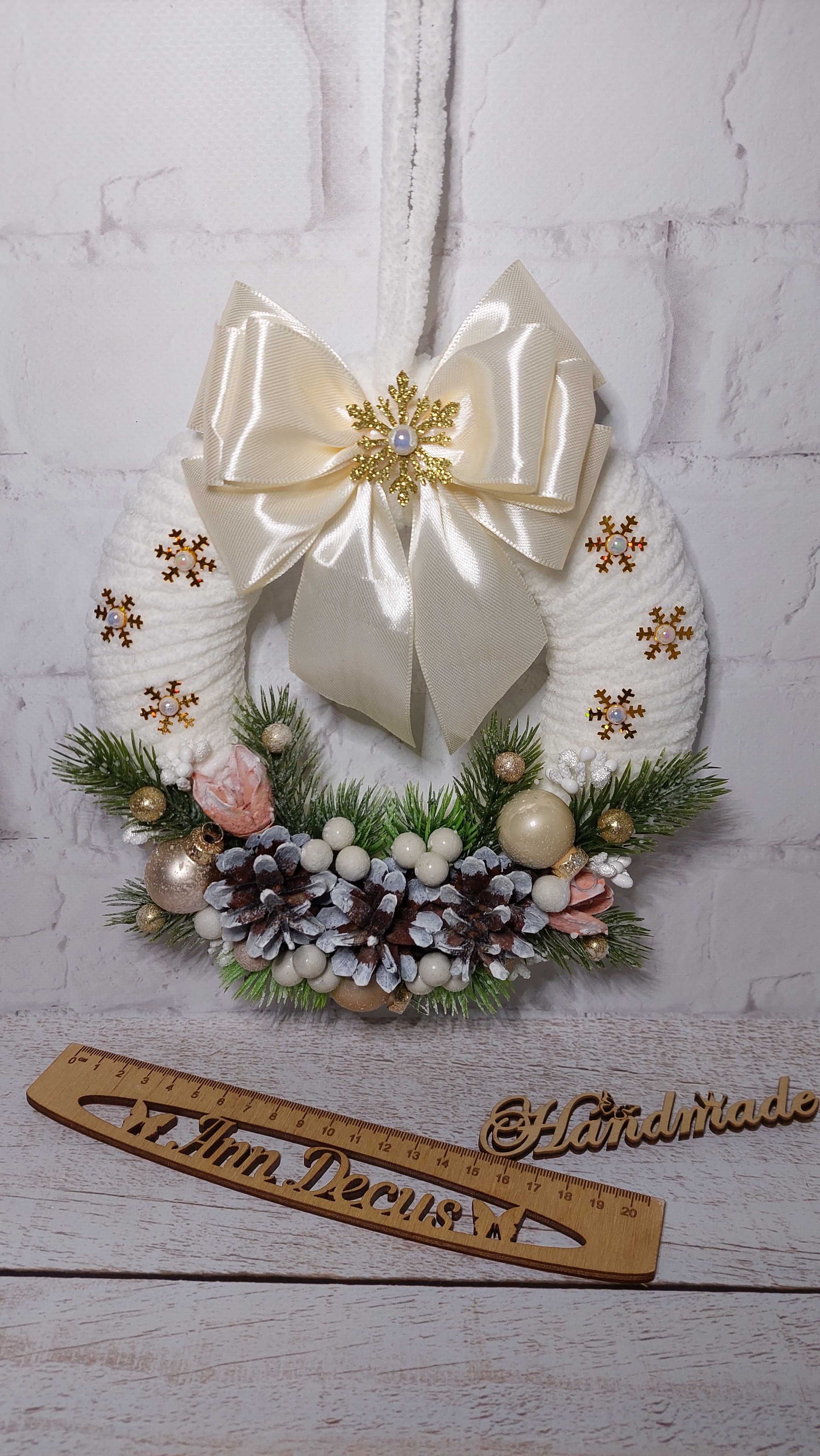 Świąteczny wieniec na drzwi. Handmade