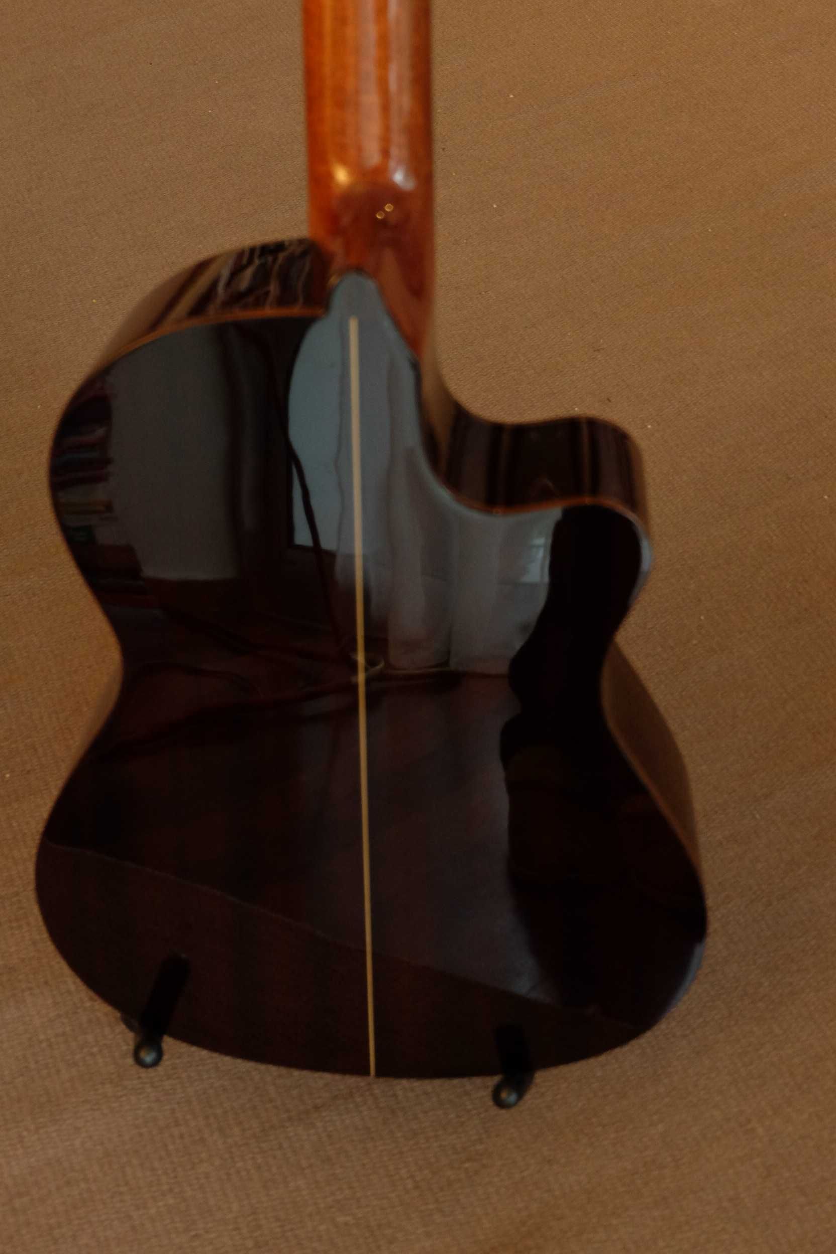 LEFT-HANDED Alhambra 3C-CW Classical Guitar with Fishman Electronics