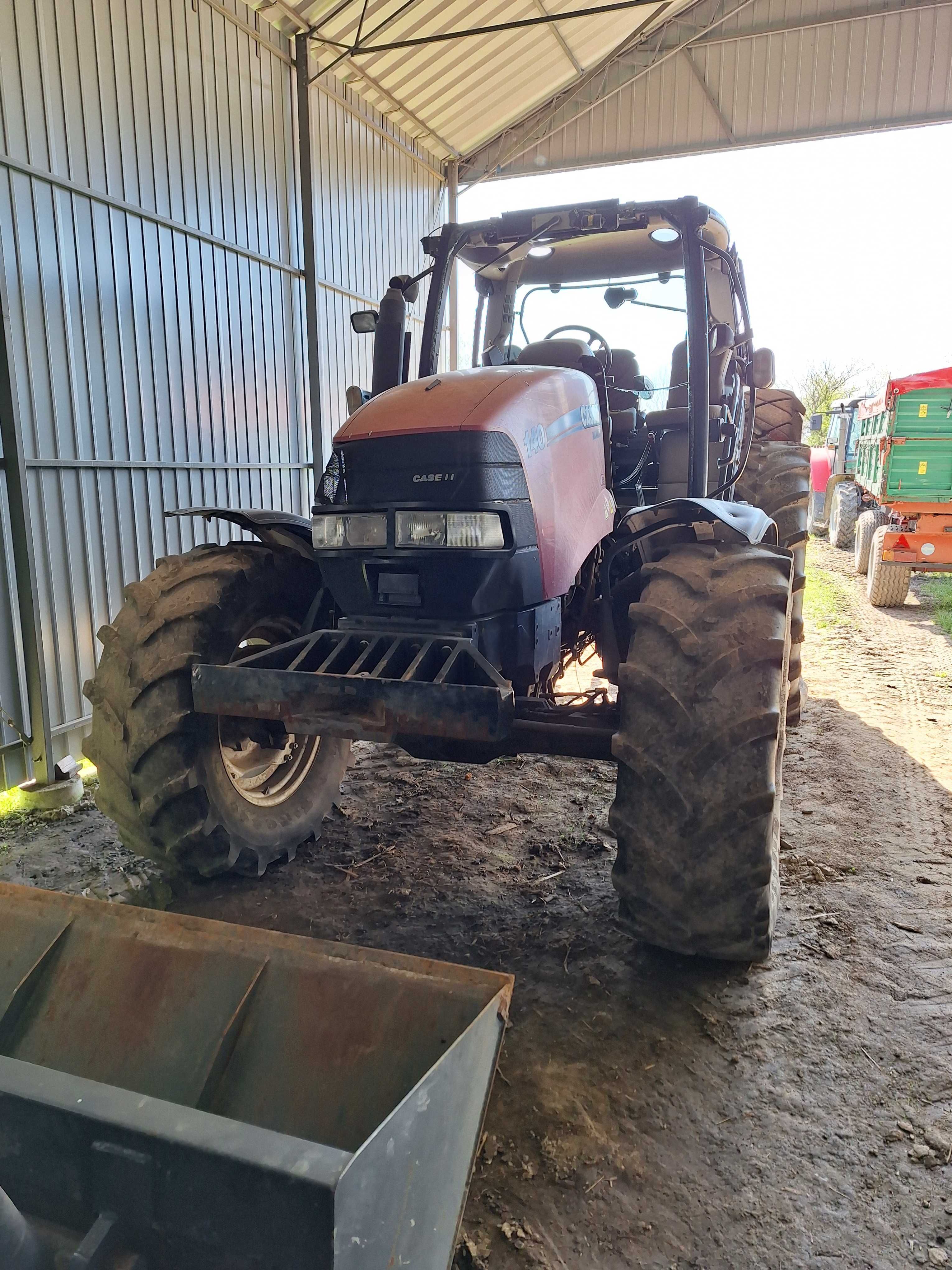 CASE MAXXUM 140  Pneumatyka uszkodzony