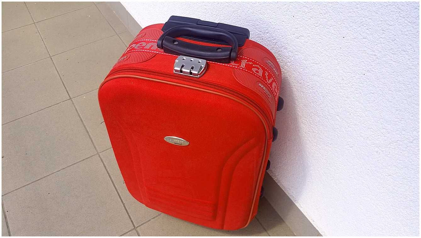 Mała Kompaktowa Czerwona Walizka Kabinowa Na Kółkach Bagaż Podręczny