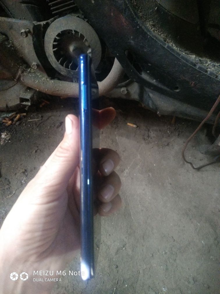 Телефон Redmi 8 пам'ять 3/ 32 гб
