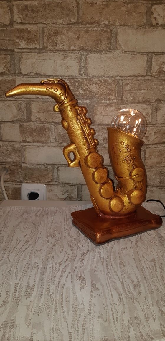 Светильник, ночник в форме саксофона