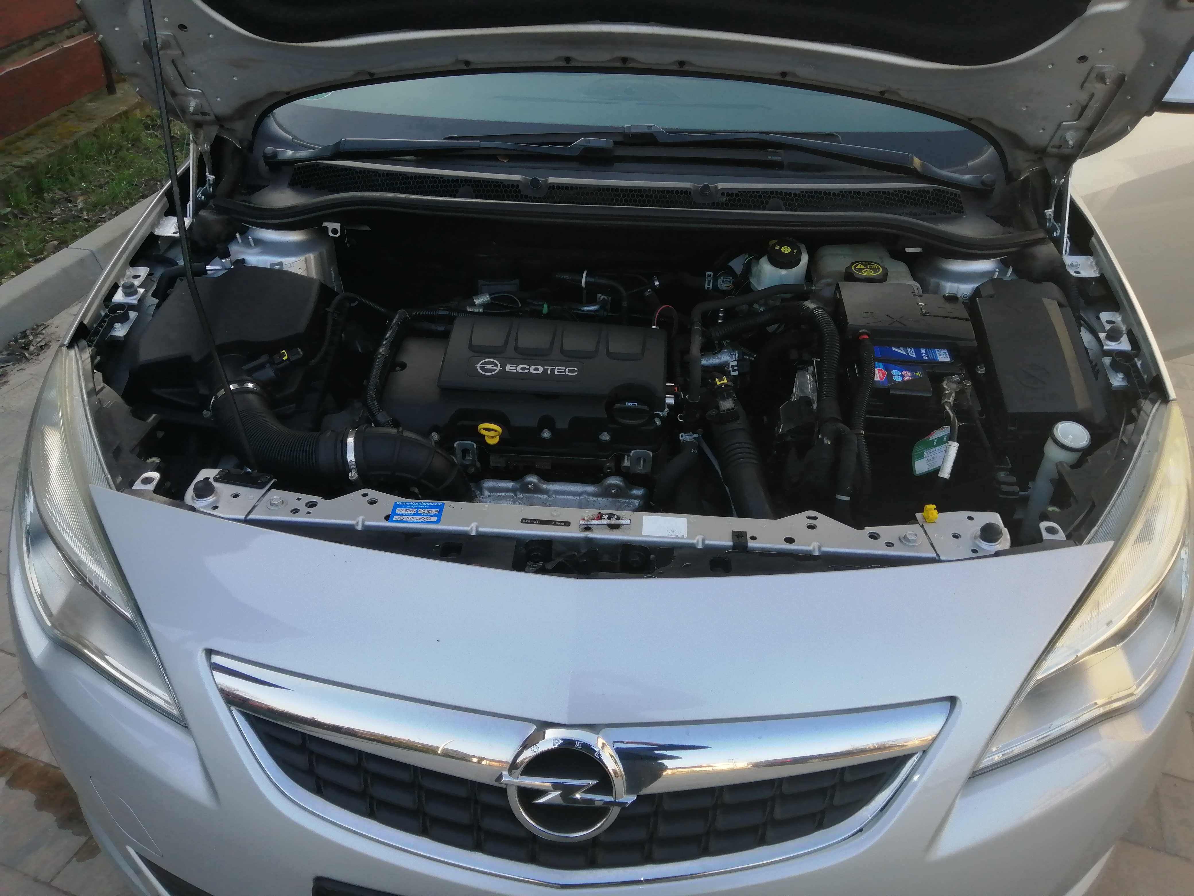 Opel Astra J 1,4T opłacony oryginalny lakier