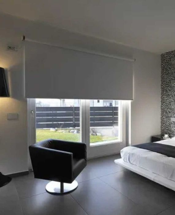 тканева ролета світло бежевого кольору з тканини блекаут