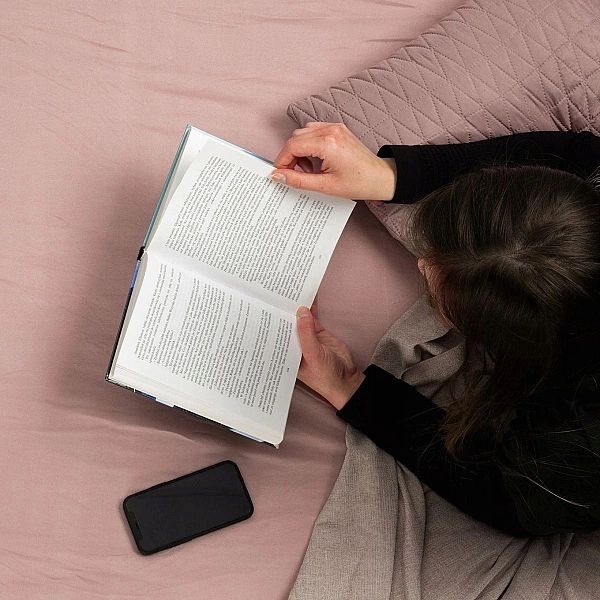 Prześcieradło 160x210 tradycyjne bez gumki makosatyna Nova granatowy