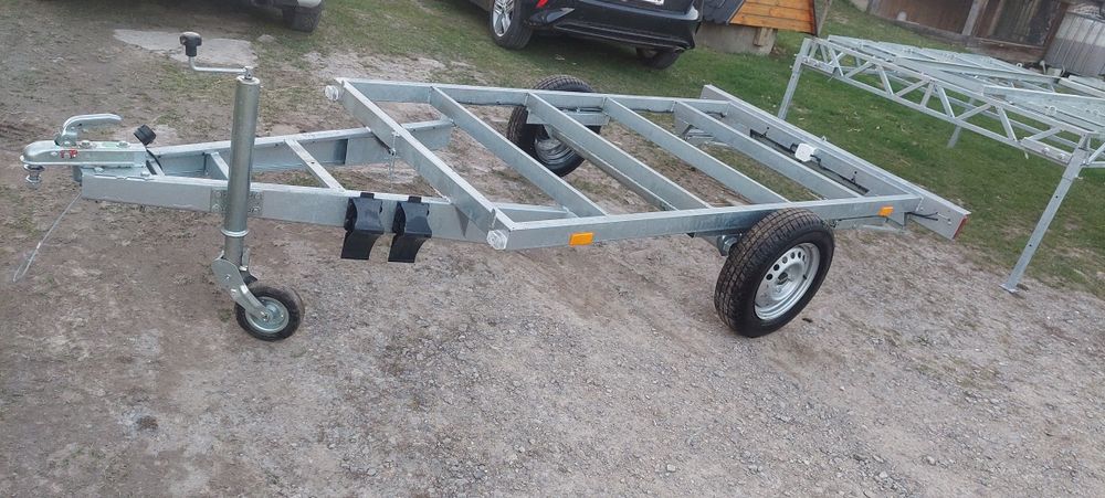 Przyczepka platforma do przewozu uli wielkopolskich. 12 uli.