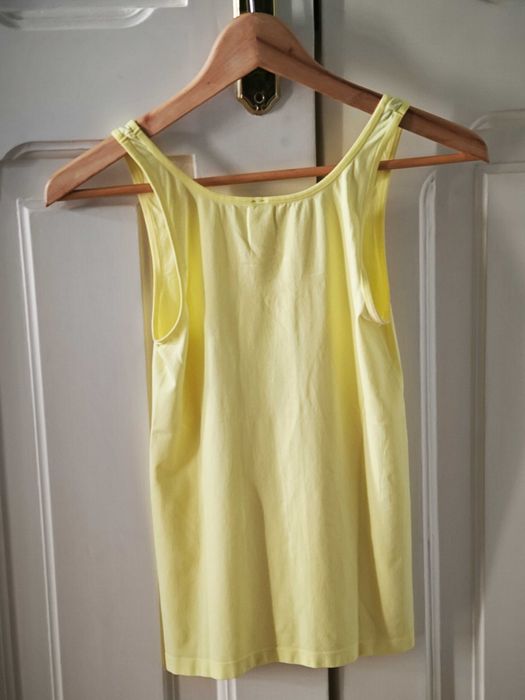 Top amarelo fluo em mousse da Benetton
