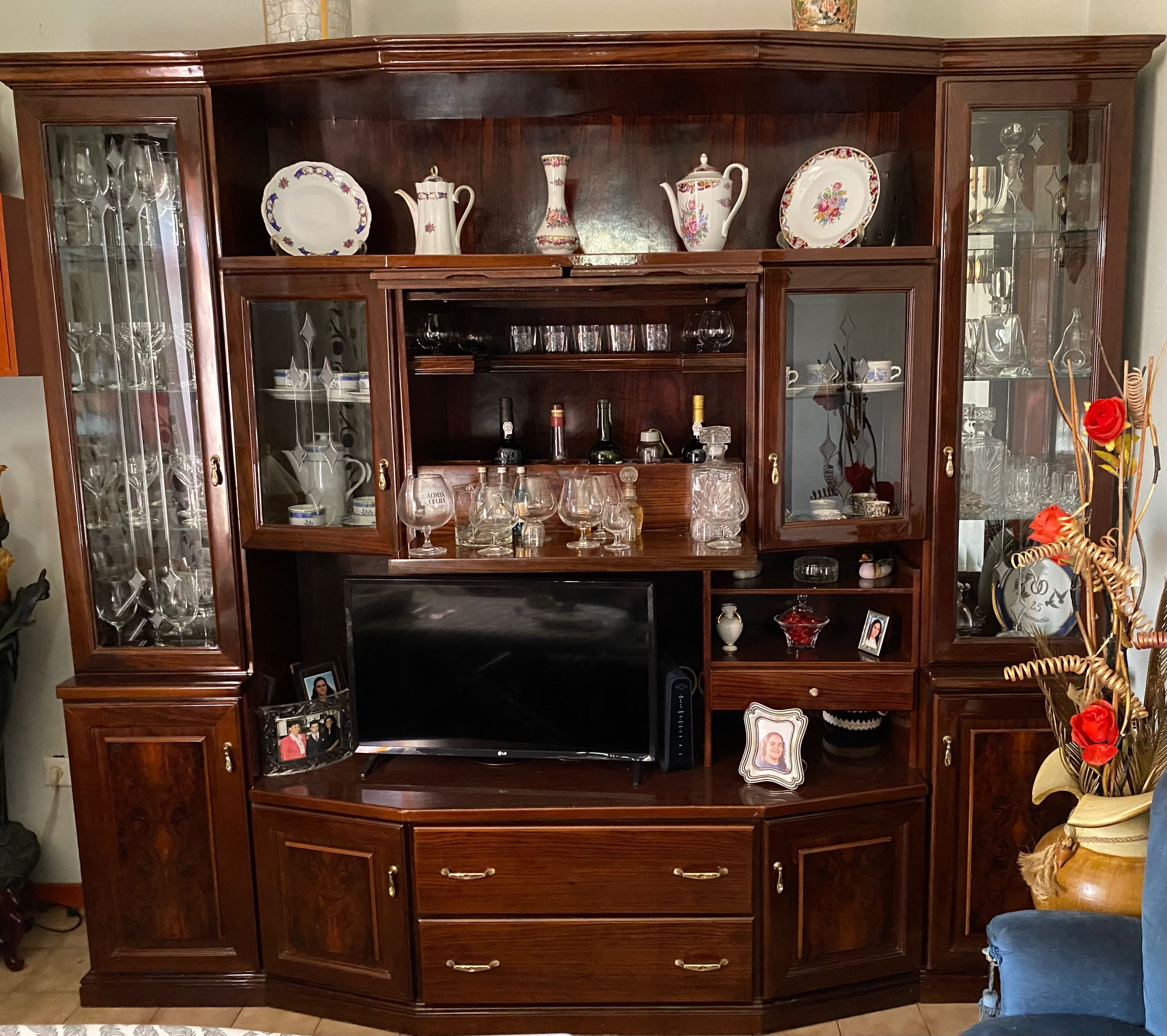 Móvel de Sala de Jantar com Mini bar + Mesa  de Jantar