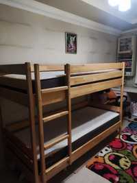 Продам двоярусне дерев'яне ліжко