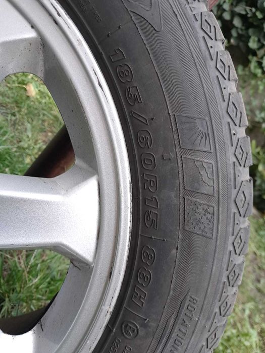 Felgi aluminiowe 15' Renault  4x100. Opony zimowe 185/60R15