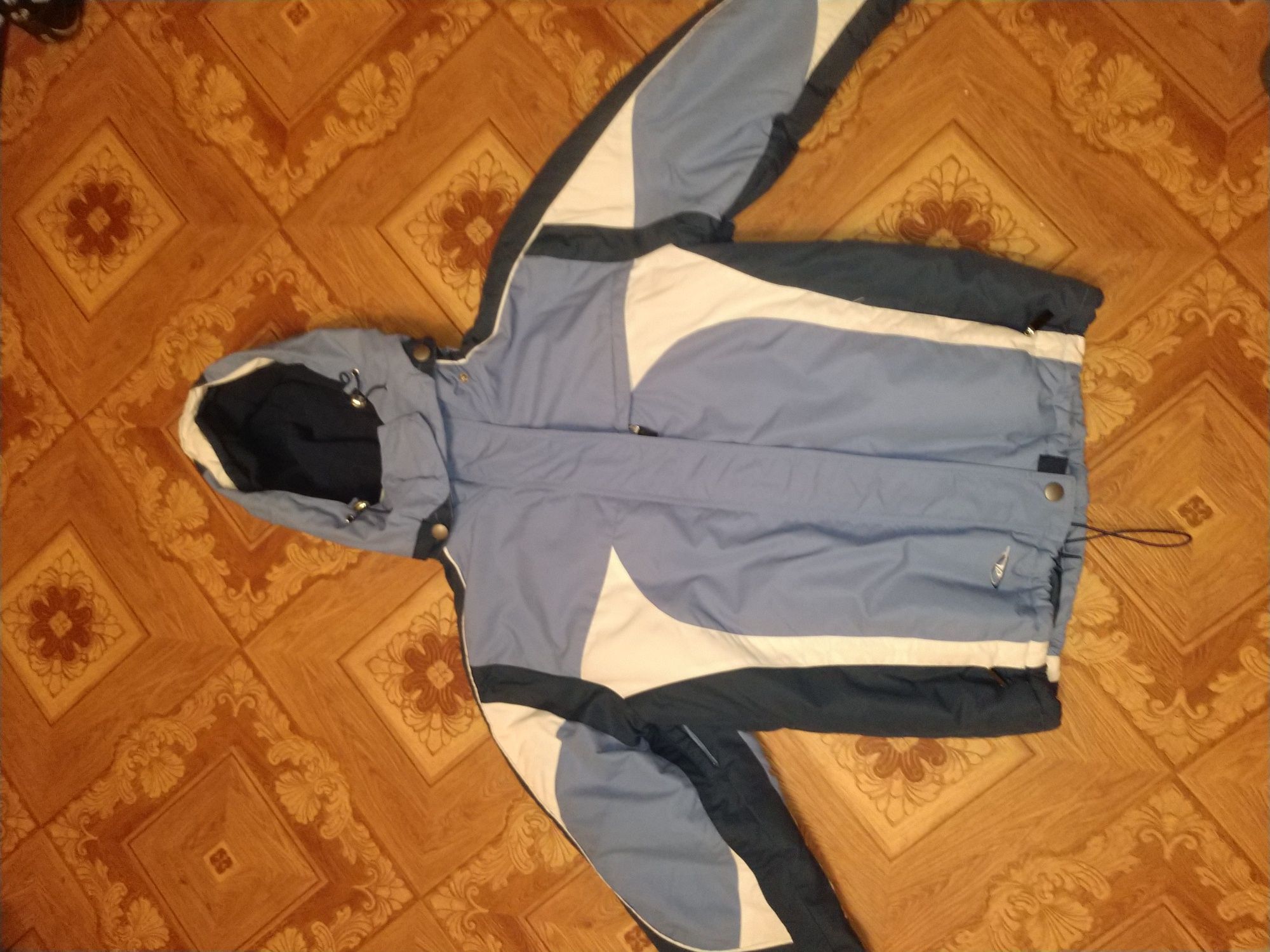 Продам женские куртки