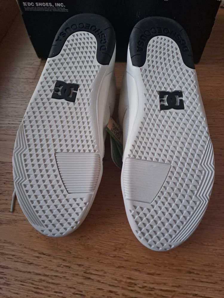 Buty adidasy sneakery DC shoes metric 44 białe beżowe kremowe