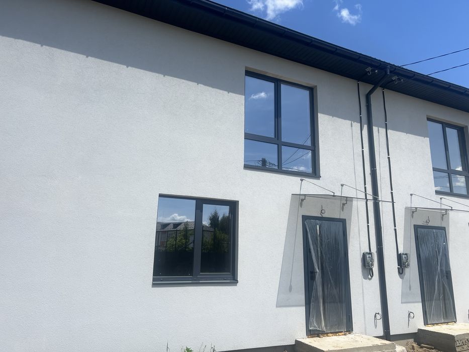 Продам таунхаус з великою ділянкою