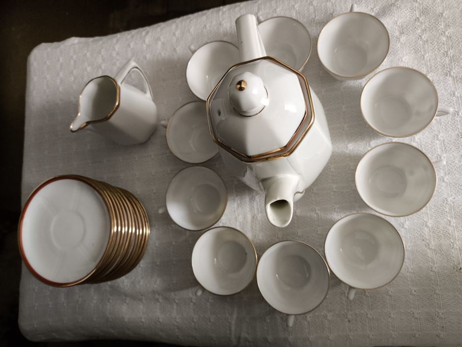 Serviço de café com dourado