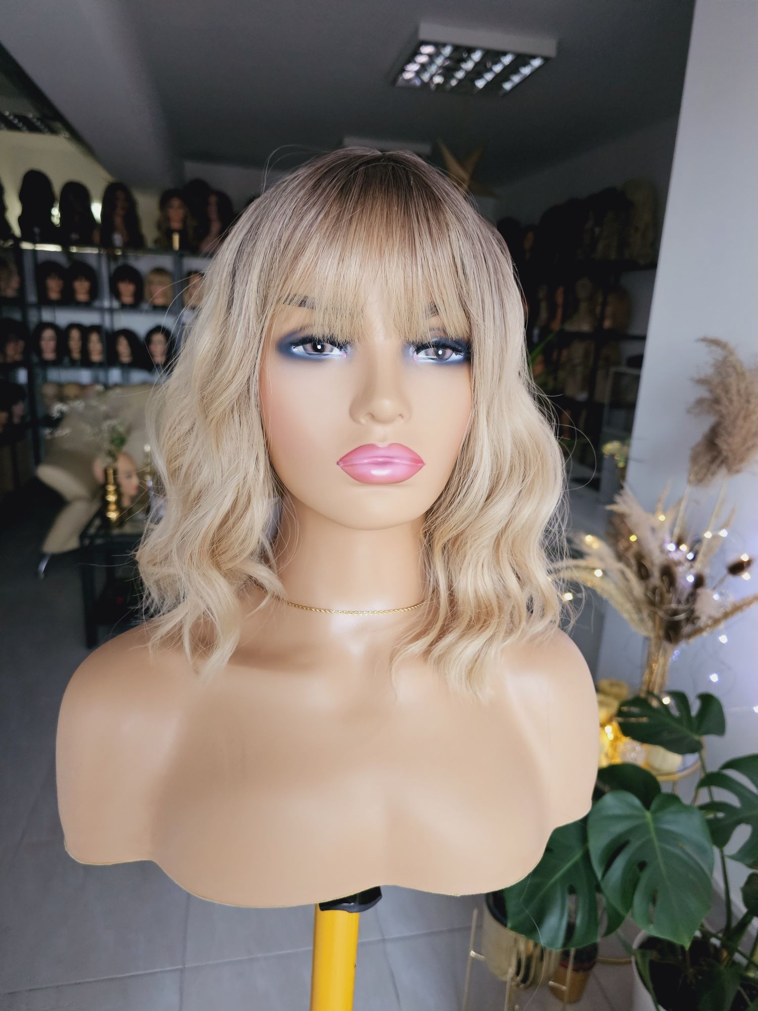 Peruka Samuela II mix blond odrost sombre naturalne fale loki