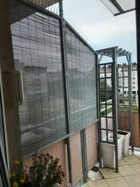 Pergola z osłoną na balkon i doniczkami