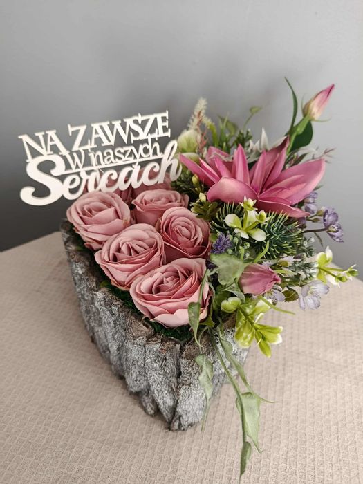 Kompozycja nagrobna w serduszku