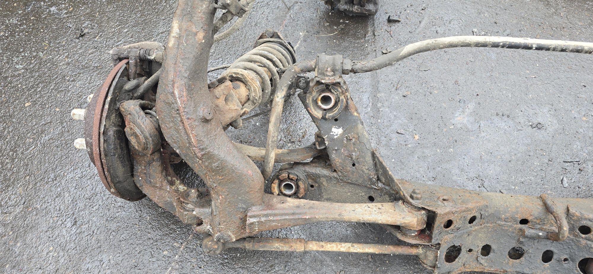 Belka oś sanki tył kołyska Toyota Avensis T25 2.0  2007 rok
