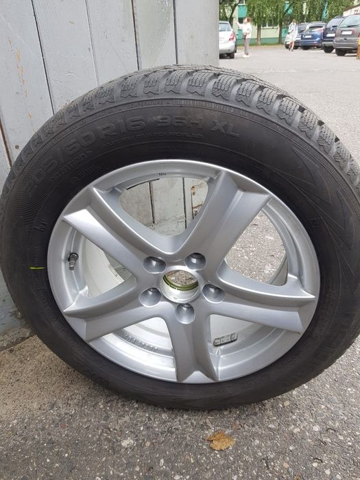 Koła z oponami zimowymi Honda 205/60/16