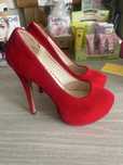 Sapatos vermelhos pele pessego